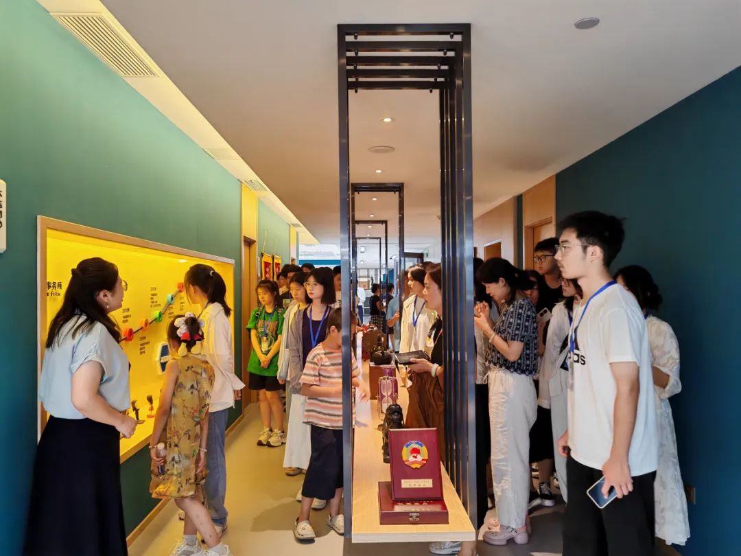 “科学筑梦·法治同行”——中学生走进今海瑞律师事务所法治教育主题活动圆满举行(图3)