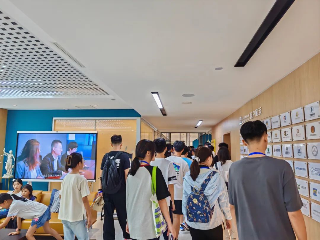 “科学筑梦·法治同行”——中学生走进今海瑞律师事务所法治教育主题活动圆满举行(图5)