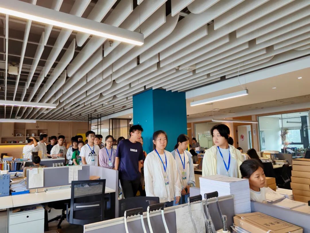“科学筑梦·法治同行”——中学生走进今海瑞律师事务所法治教育主题活动圆满举行(图4)
