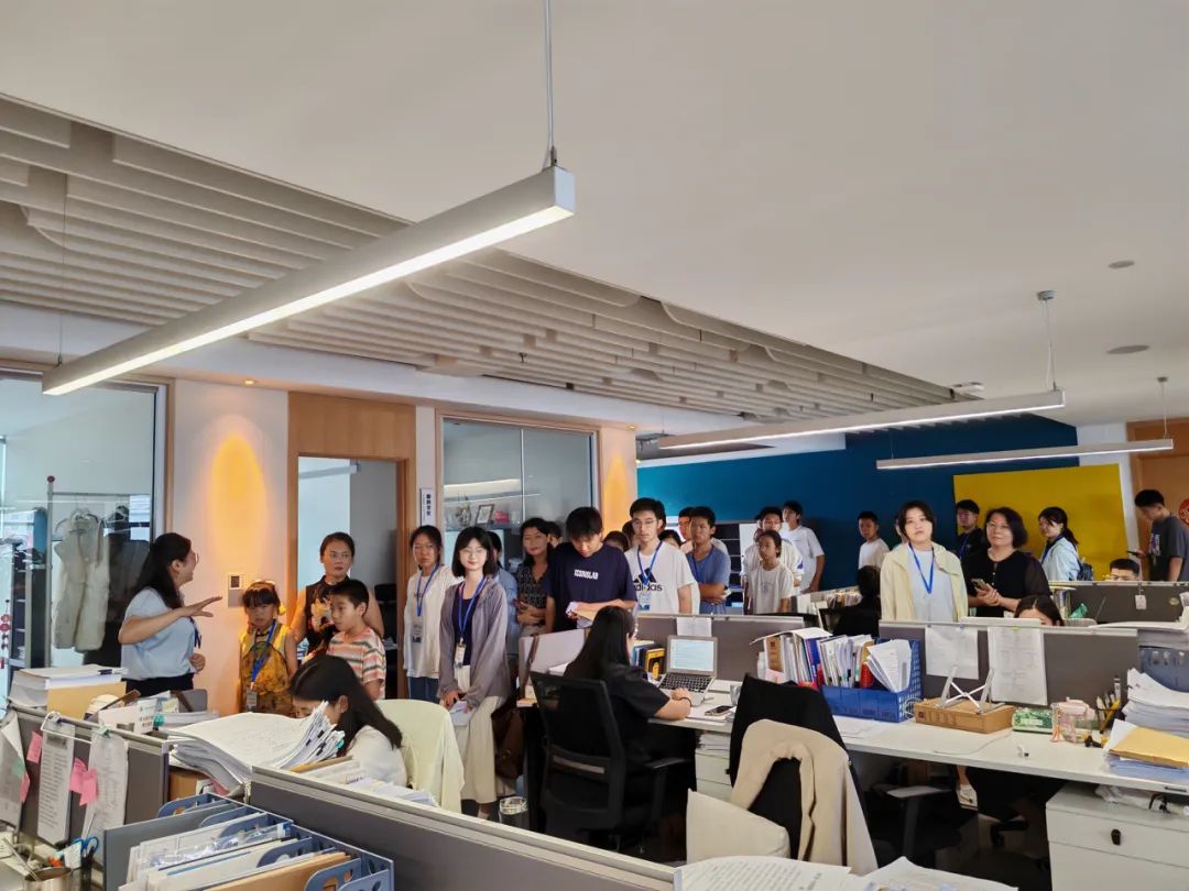 “科学筑梦·法治同行”——中学生走进今海瑞律师事务所法治教育主题活动圆满举行(图2)
