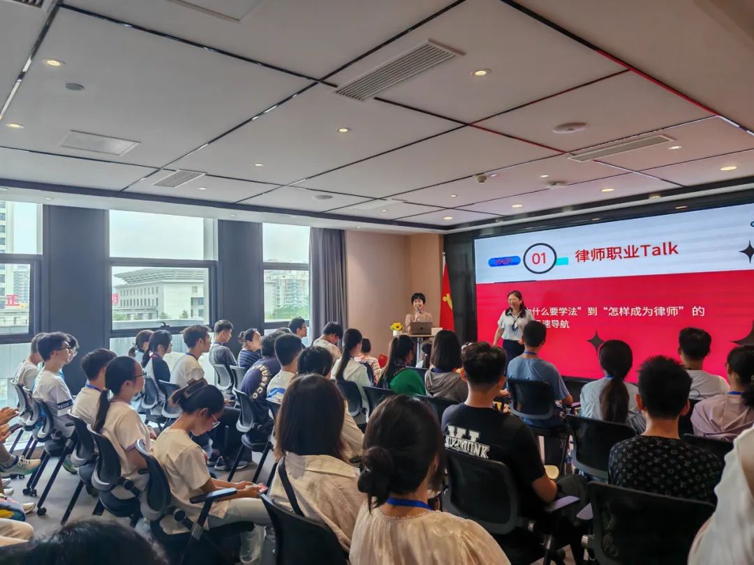 “科学筑梦·法治同行”——中学生走进今海瑞律师事务所法治教育主题活动圆满举行(图7)
